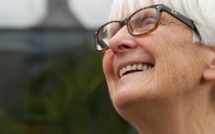 Evelyne transmet sa connaissance des oiseaux et des insectes Evelyne transmet sa connaissance des oiseaux et des insectes