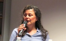 Alors, soudain, Annie Mako a découvert la langue des sourds Alors, soudain, Annie Mako a découvert la langue des sourds