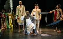 "Ubu en Afrique" : les migrants ovationnés "Ubu en Afrique" : les migrants ovationnés