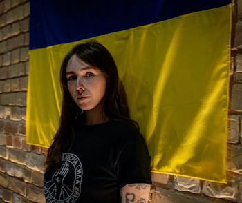 https://www.histoiresordinaires.fr/A-Kyiv-Tanya-le-visage-des-volontaires-de-l-ombre_a3068.html
