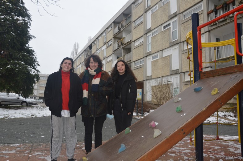 Elles cohabitent square de Provence . A chaque rentrée elles font du porte à porte chez les voisins pour reprendre contact. (photo 11 février 2021)