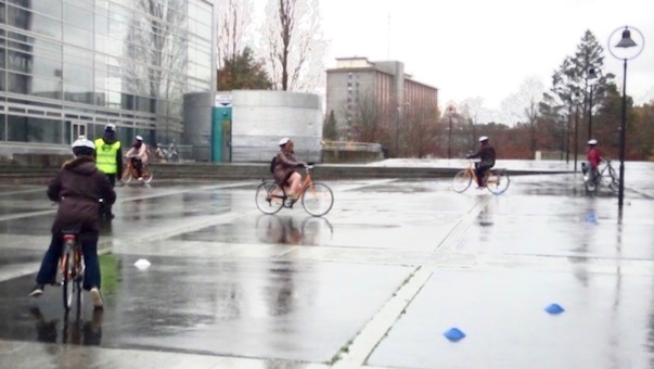 L'apprentissage du vélo se pratique sur une zone sécurisée, près de la Cité Judiciaire