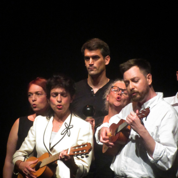 Tintamarre dans seize mètres carrés ! Tintamarre dans seize mètres carrés !