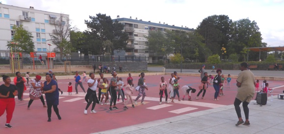 L'afro-jump était  animé par Karine Matungulu, sur la Place rouge L'afro-jump était  animé par Karine Matungulu, sur la Place rouge