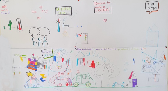 "Le taxi de Salim roulera à l'énergie solaire". Cette fresque réalisée par des enfants de Villejean montre leur vision de l'avenir. Elle est visible dans le hall de la Maison de Quartier