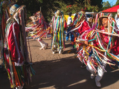 Le mouvement des Congadas est à l'origine, une manifestation religieuse (Photo Gilles Bellavoir) Le mouvement des Congadas est à l'origine, une manifestation religieuse (Photo Gilles Bellavoir)