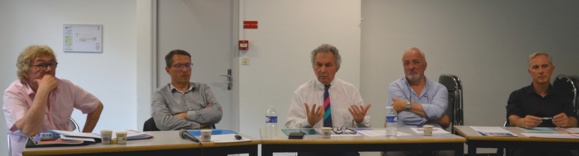 De gauche à droite, Claude Schopp animait le débat avec Patrick Roulé, Marcel Rogemont, Daniel Delaveau, Stéphane Martin.
