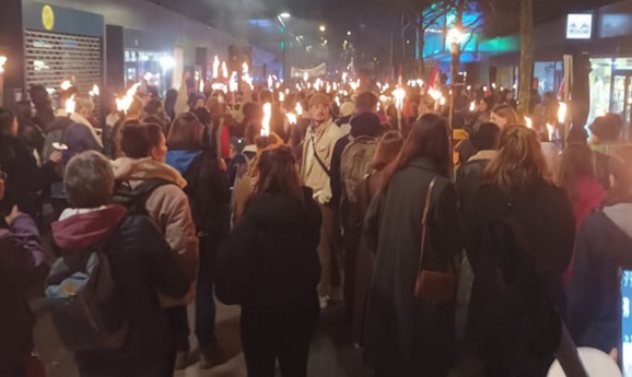 Départ de la marche aux flambeaux (photo Nous Toutes 35) Départ de la marche aux flambeaux (photo Nous Toutes 35)