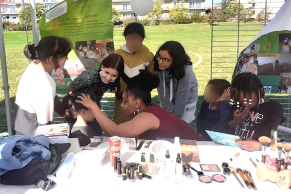 L'atelier maquillage à la fête du quartier (octobre 2021)