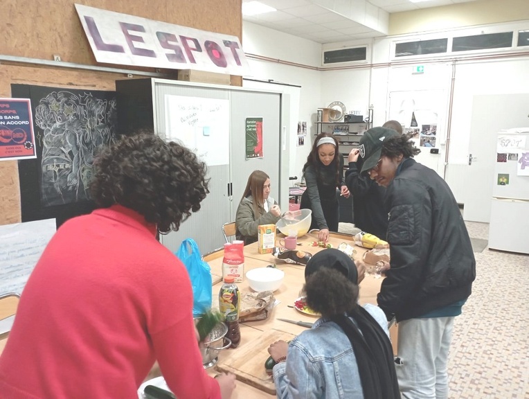 Les repas et leur préparation sont parmi les activités les plus conviviales. Les repas et leur préparation sont parmi les activités les plus conviviales.