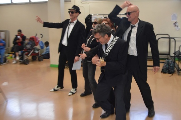 Le groupe Tintamarre a créé une chanson inédite pour l'événement. Le groupe Tintamarre a créé une chanson inédite pour l'événement.