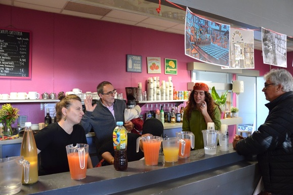 Au bar des professionnels de l'animation. Au bar des professionnels de l'animation.