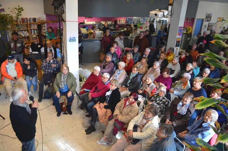 Loïc Choneau, présente la "conférence décalée" de la compagnie Quidam.
